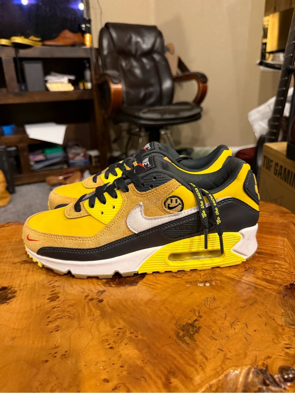 Nike Air Max 90 Go The Extra Smile Yellow Black Men's Sz 7.5 / Women's Sz 9 Shoe